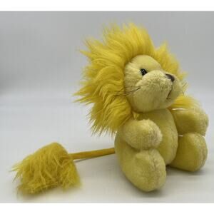 Vintage Russ Berrie & Co Yellow Lion 8” Brown Nose Puff Tail -Writing On Tag-